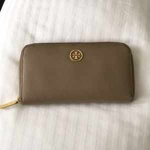 Tan Tory Burch Robinson Wallet